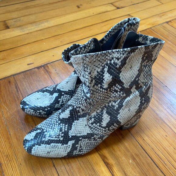 Time and Tru size 8 fake snakeskin boots - Picture 1 of 4